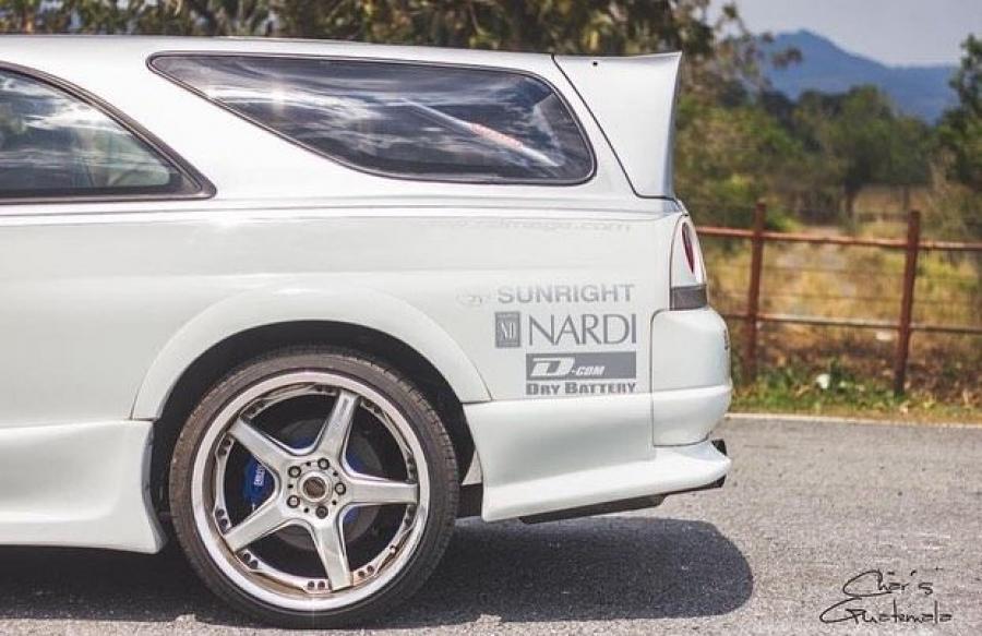 Детали экстерьера Nissan Skyline GT-R Speedwagon (R33) 1996 года  (фото 14 из 18)